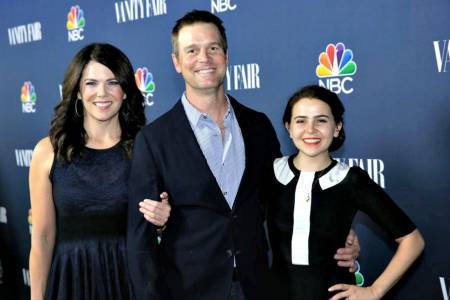 Mae with Peter in a event 